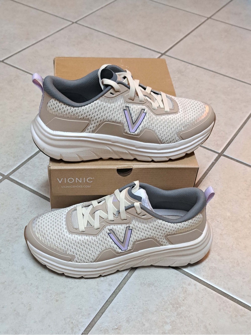 Vionic Walk Max II walking sneakers - Women's size 9.5